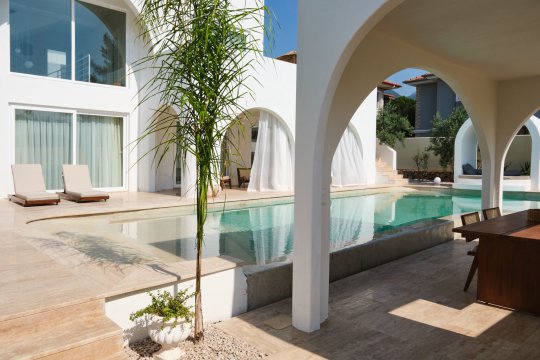 Villa Neonix