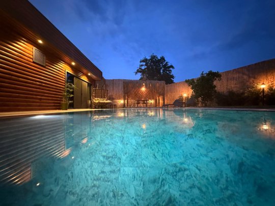 Villa Timbered Duo